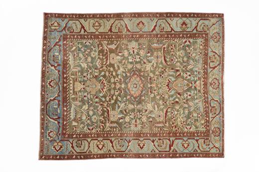 Hand-knotted Heriz rug
